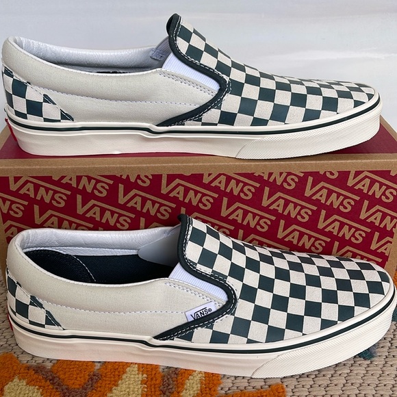 Vans WMNS Classic Slip-On
Checkerboard Green/True White 
VN000BVZBGN
Sneakers - Picture 2 of 16